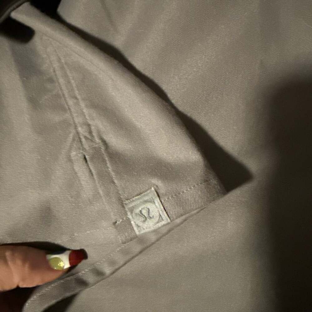 Lululemon men’s grey button up XL